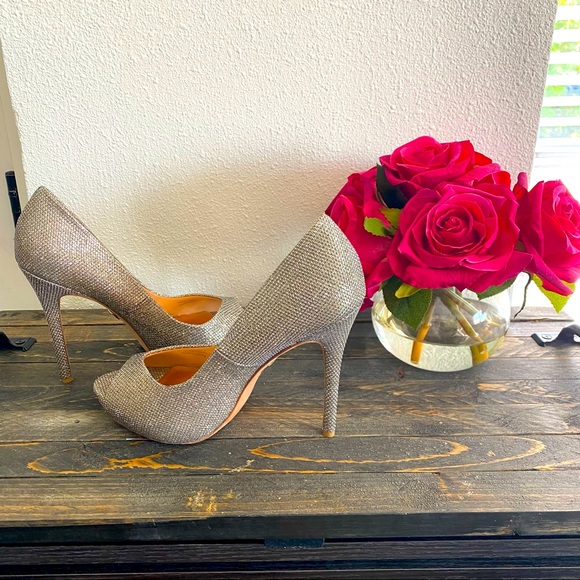Badgley Mischka iridescent glitter/shiny metallic heels (size 6).🌹 - Picture 10 of 16